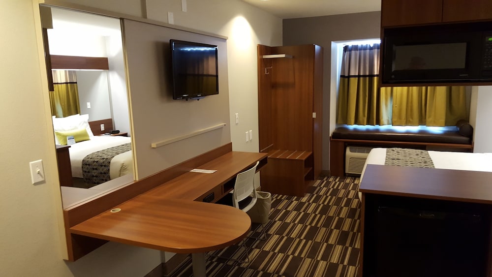 Microtel Inn & Suites by Wyndham Bellevue Omaha - photo 7