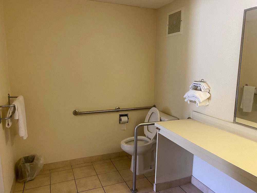 Motel 6 Sandersville GA - photo 34