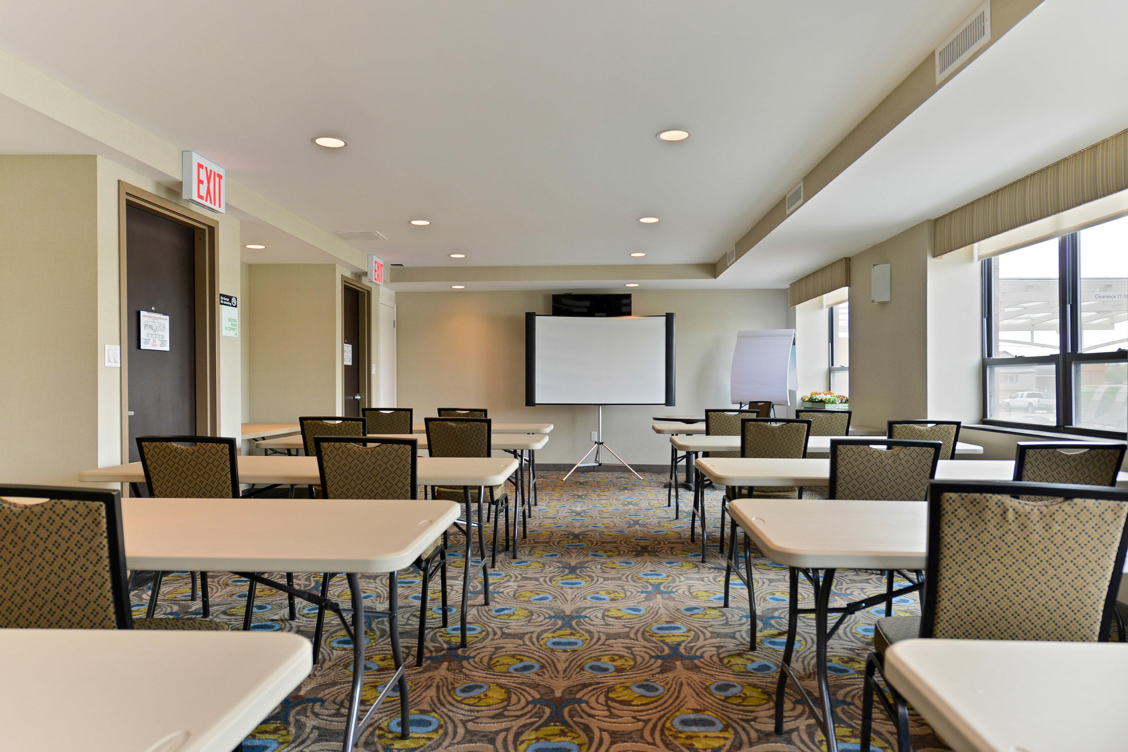 Holiday Inn New York JFK Airport Area - photo 42