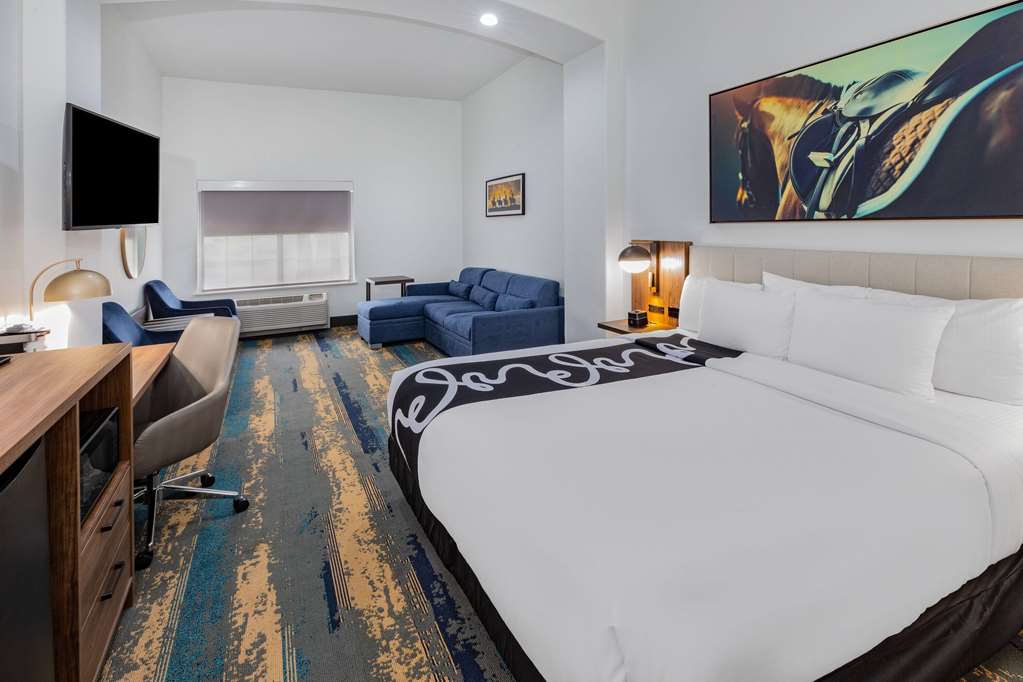 La Quinta Inn & Suites by Wyndham Pharr RGV Medical Center - photo 9