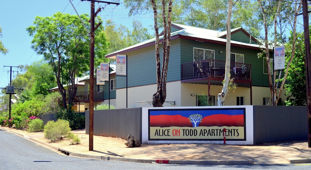Alice on Todd Apartments — 4-Star Luxury Hotel in The Gap, Australia