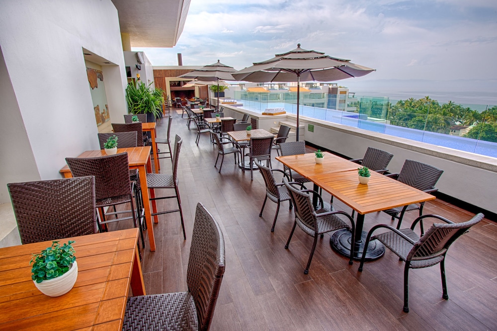 Rooftop pool