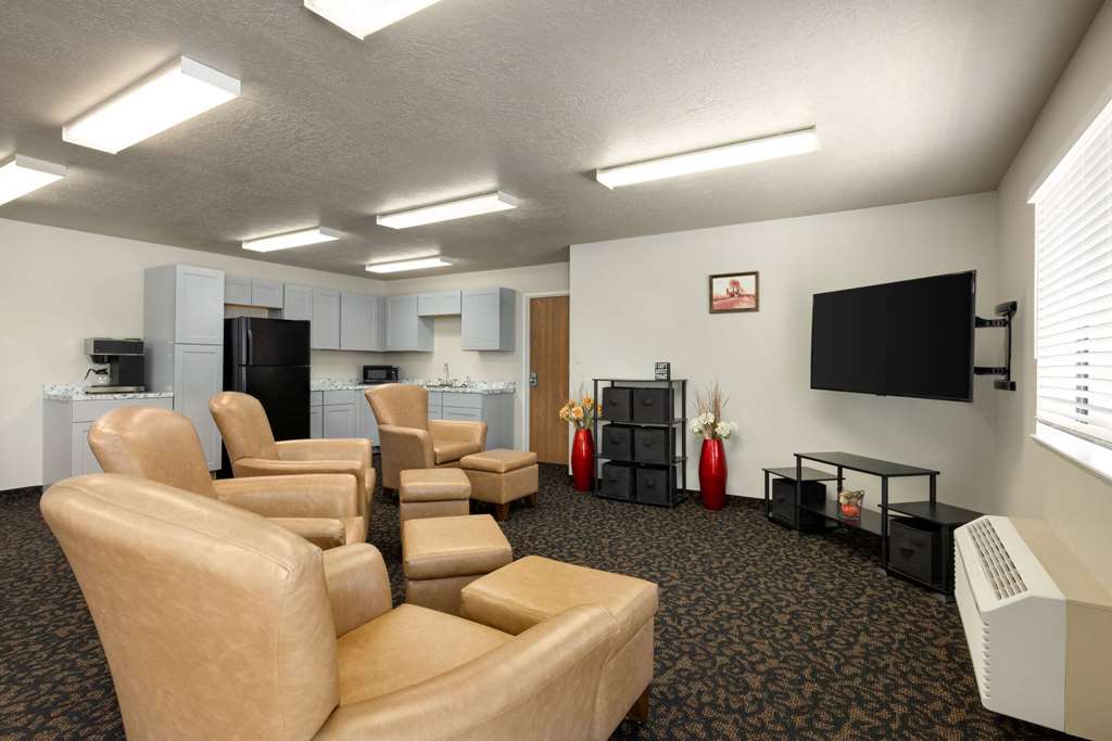 Travelodge by Wyndham Vaughn - photo 5