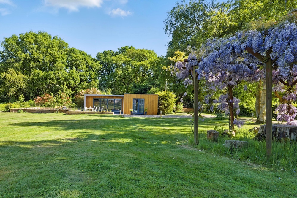 Countryside Annex Sleeps 2 Free Parking & Garden — 4-Star Luxury Hotel in Canterbury, United Kingdom