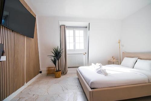 Typical Parisian Studio in Le Marais — 4-Star Luxury Hotel in Paris, France