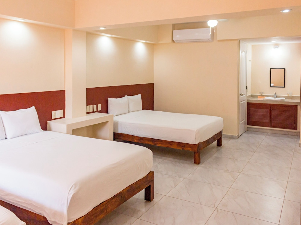 Oyo Hotel La Playa in Ixtapa-Zihuatanejo, Mexico