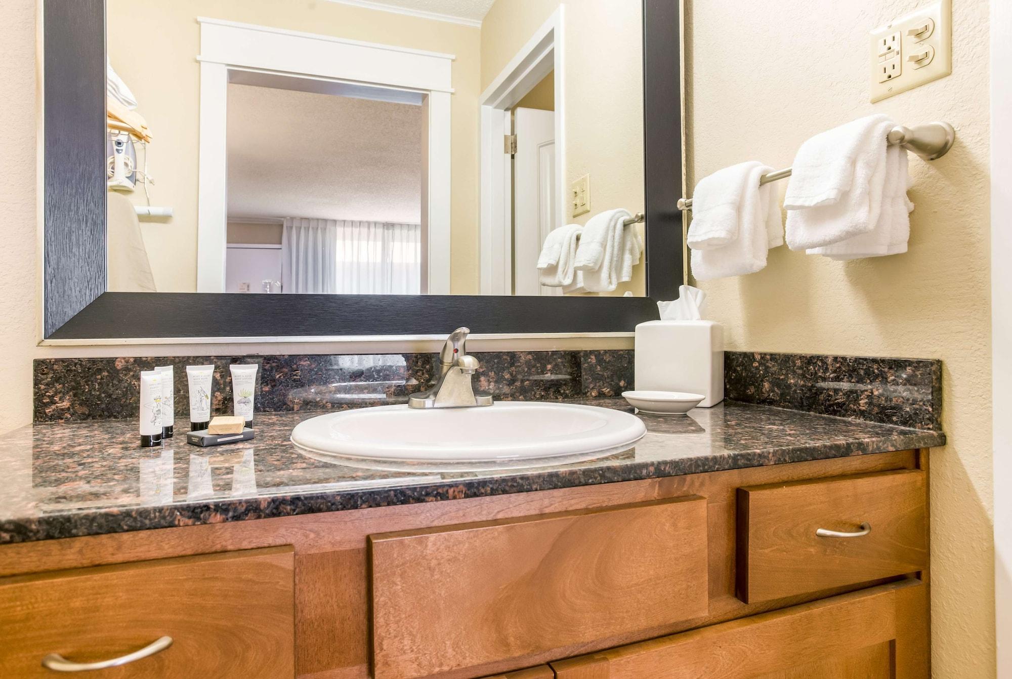 Red Lion Inn & Suites Branson - photo 5