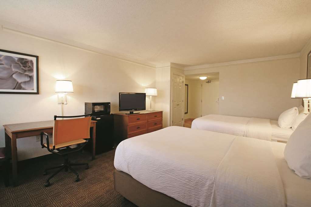 La Quinta Inn & Suites by Wyndham Coral Springs Univ Dr - photo 8