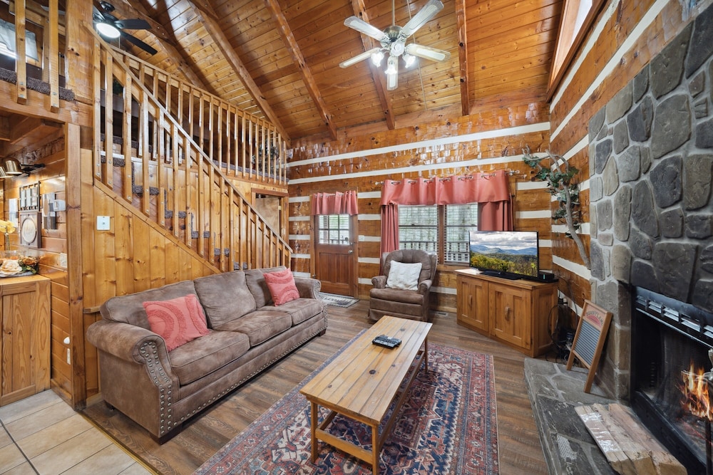 An Affair To Remember 1 Bedroom Cabin by Heavenly Views Resort - photo 9