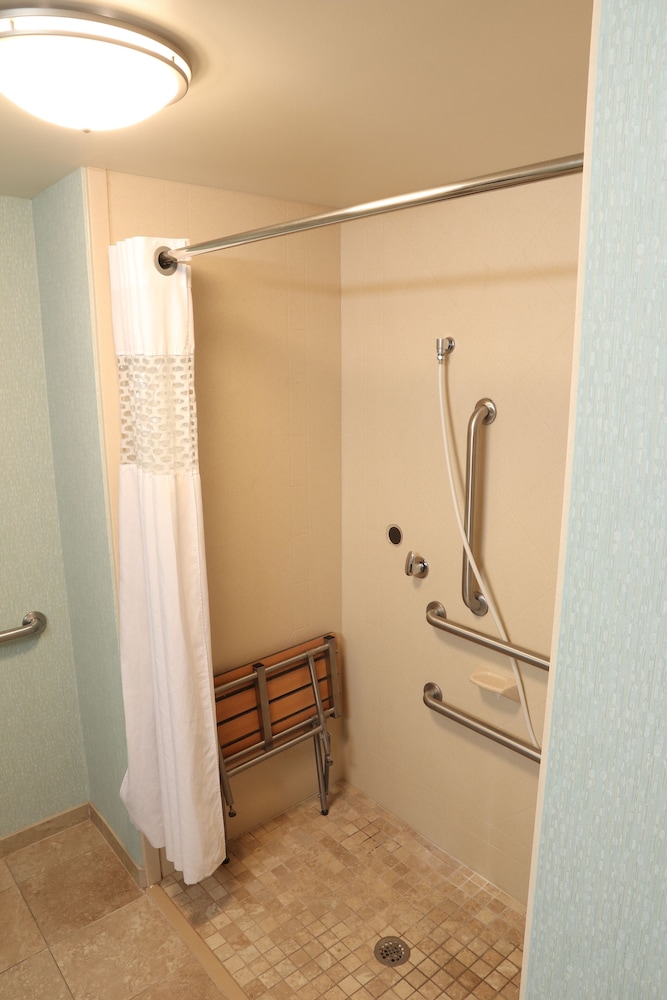 Hampton Inn Fayetteville - photo 28