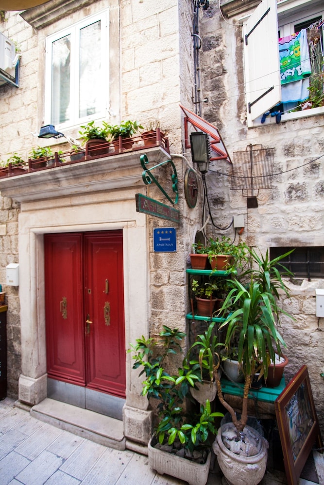Apartment and Room Ursa — 4-Star Luxury Hotel in Trogir, Croatia