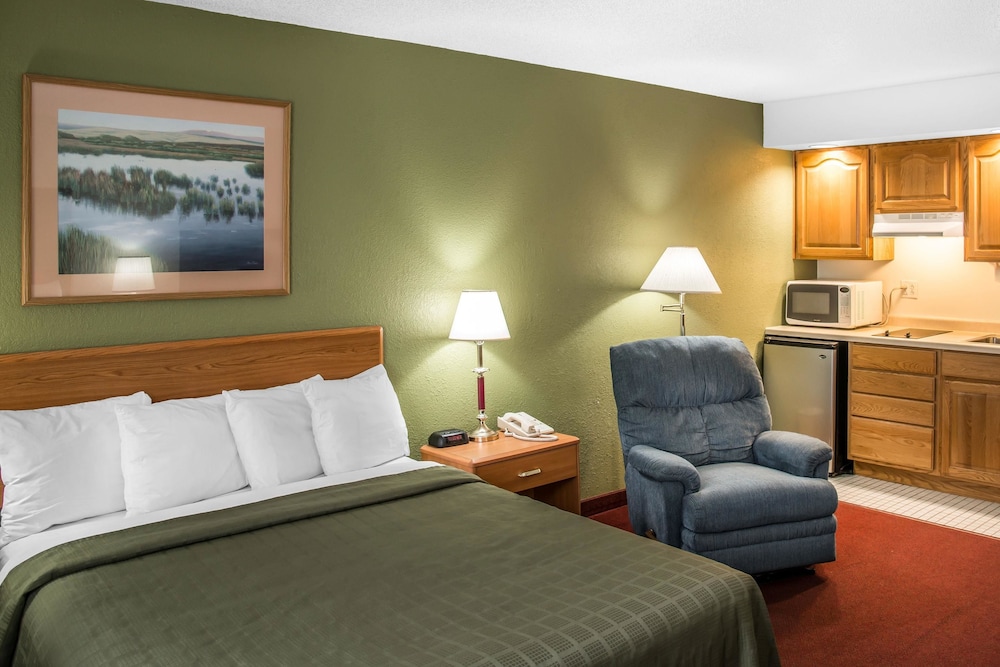 Hudson Inn & Suites - photo 9