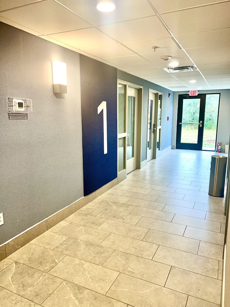 Holiday Inn Express Madison by IHG - photo 26