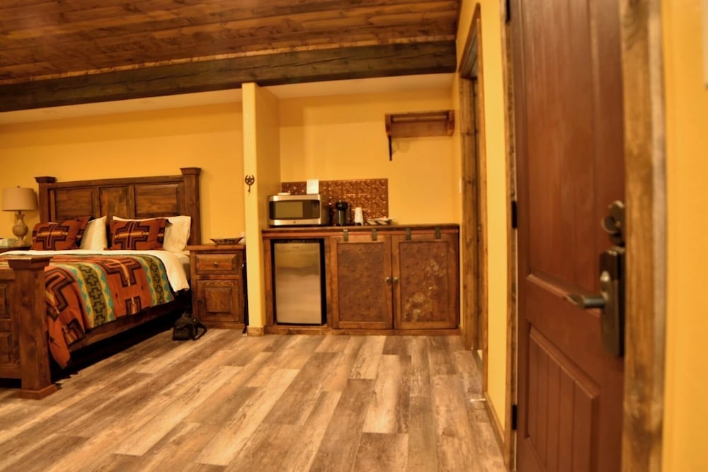 Paisano Village RV Park & Inn - photo 9