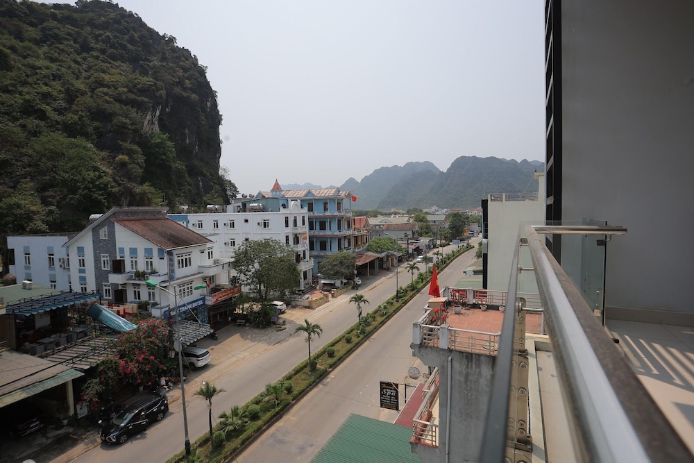 Phong Nha Jasmine Hostel & Roof Top Bar in Hoan Lao, Vietnam