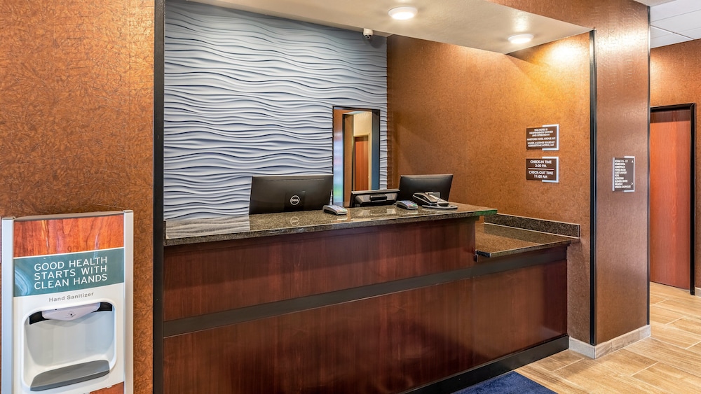 Cobblestone Hotel & Suites Hartford - photo 58