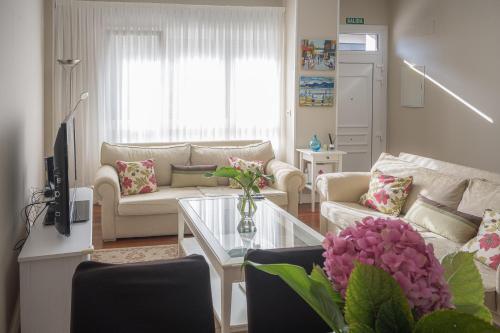 Piso Nuevo Y Espacioso En El Centro de Mundaka — hotel in Mundaka