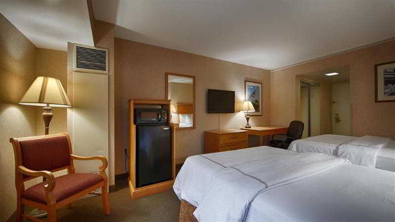 Red Lion Hotel Rosslyn Iwo Jima - photo 17