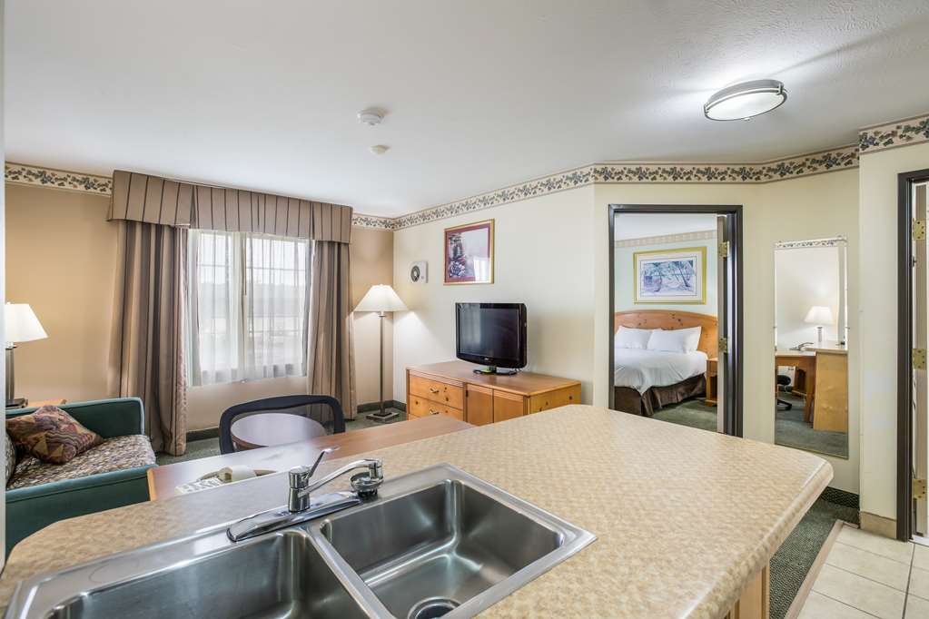 Americas Best Value Inn & Suites Three Rivers - photo 17