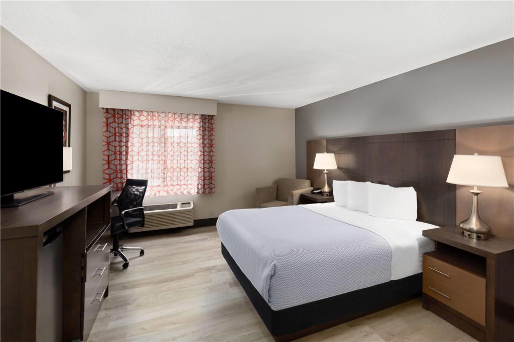 La Quinta Inn & Suites by Wyndham Goodlettsville Nashville - photo 16
