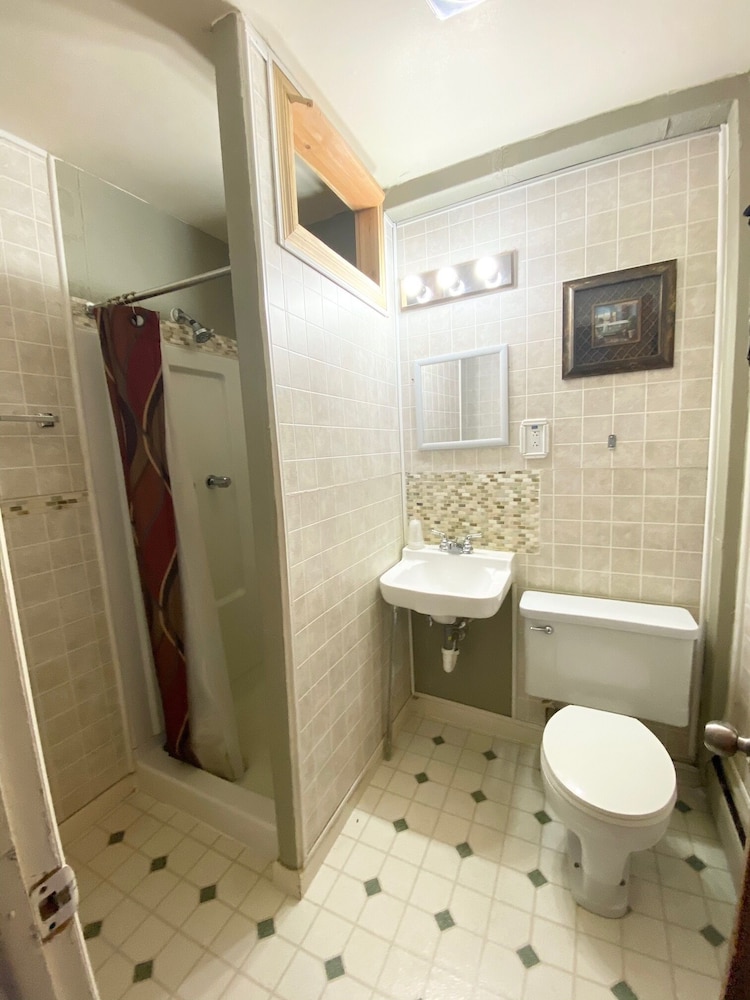 Roundtop Mountain Vista Cabins and Motel - photo 29