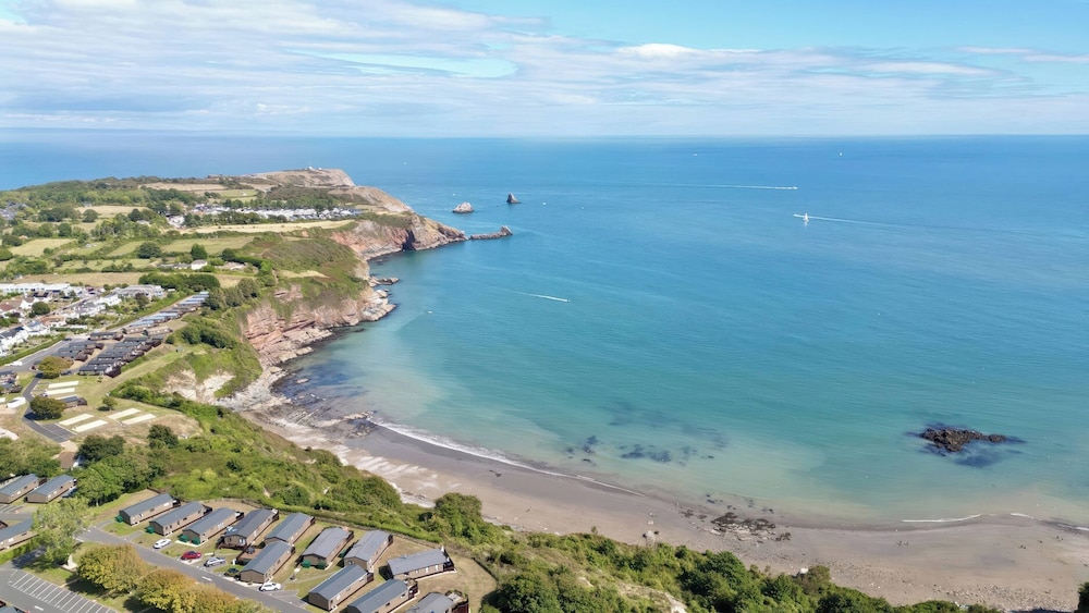 Lodge 68 at Riviera Bay Coastal Retreat — 4-Star Luxury Hotel in Brixham, United Kingdom