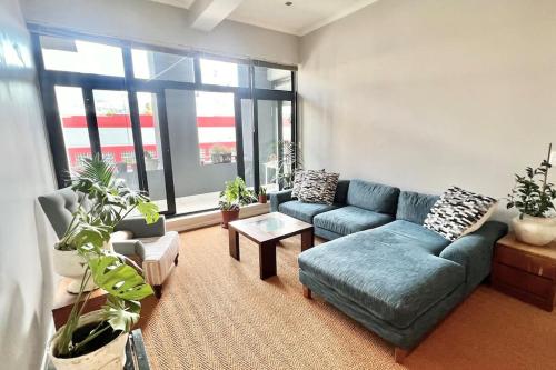 Homey Apartment with Table Mountain Views — 4-Star Luxury Hotel in Cape Town, South Africa