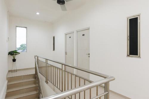 RedDoorz at Jatiwaringin near Exit Toll Pondok Gede — Bangkalan — photo 2