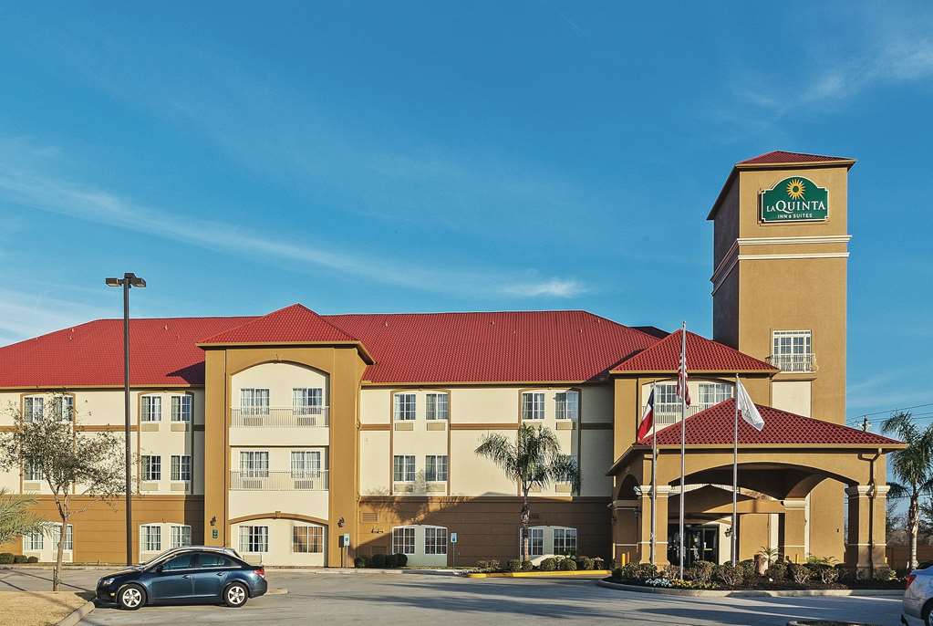 La Quinta Inn & Suites by Wyndham Houston Hobby Airport - photo 2