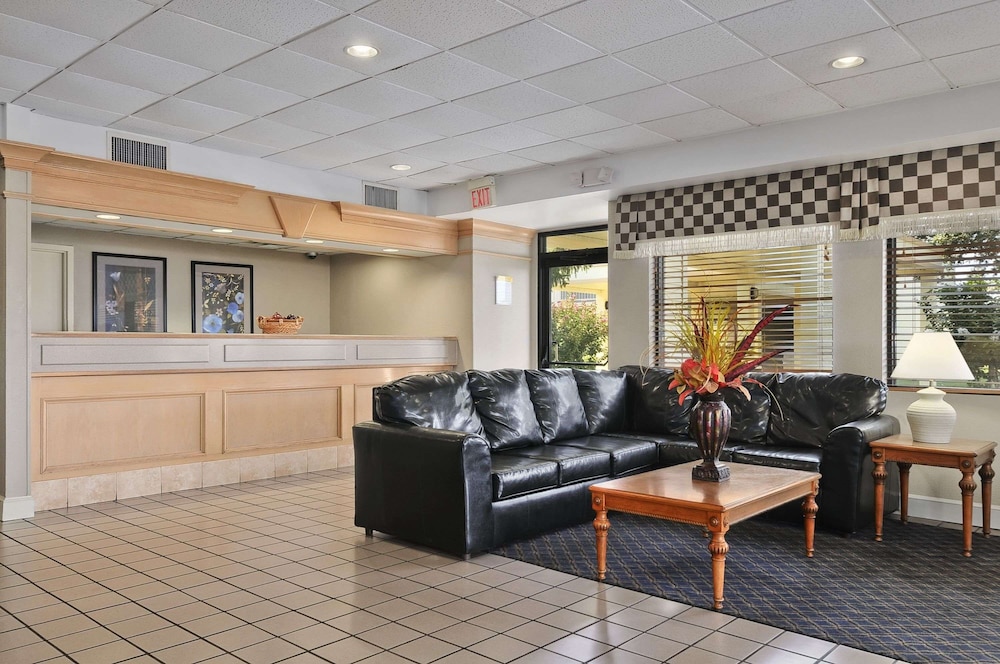 Days Inn by Wyndham Forrest City - photo 2