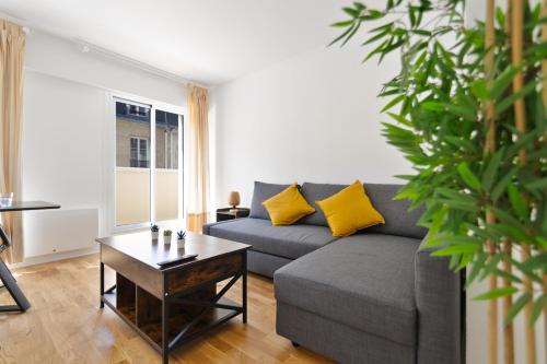 Another Attractive Flat Near by St Germain St Placide — 4-Star Luxury Hotel in Paris, France