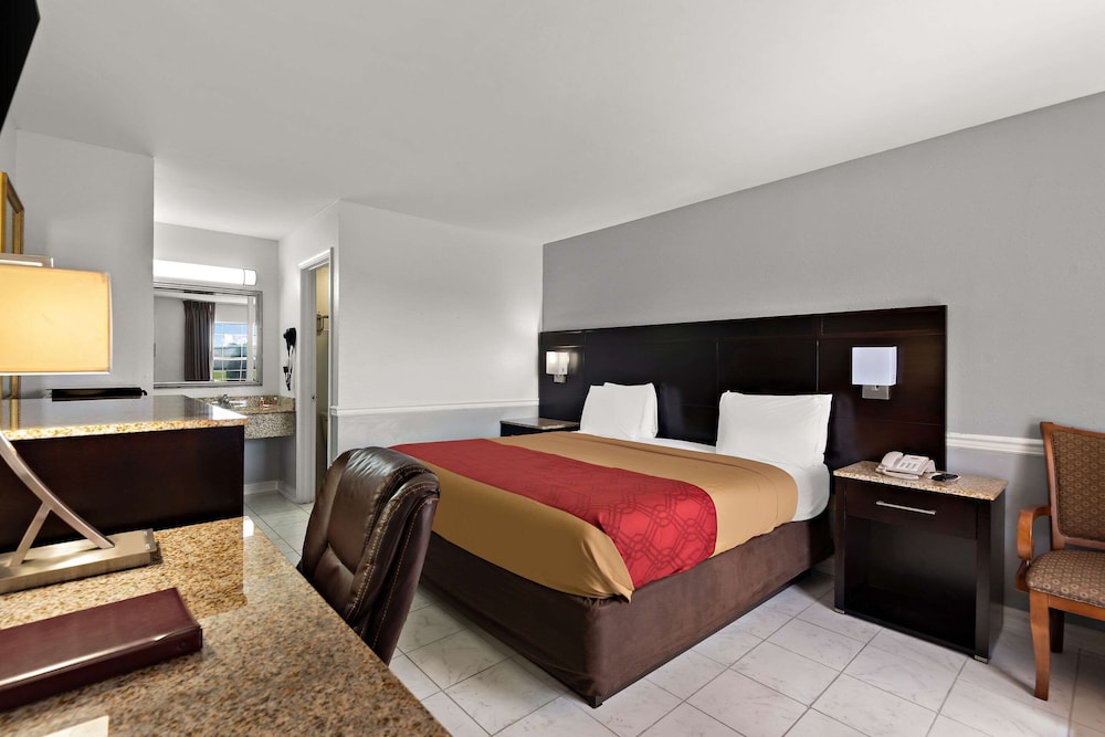 Econo Lodge Princess Anne - photo 15