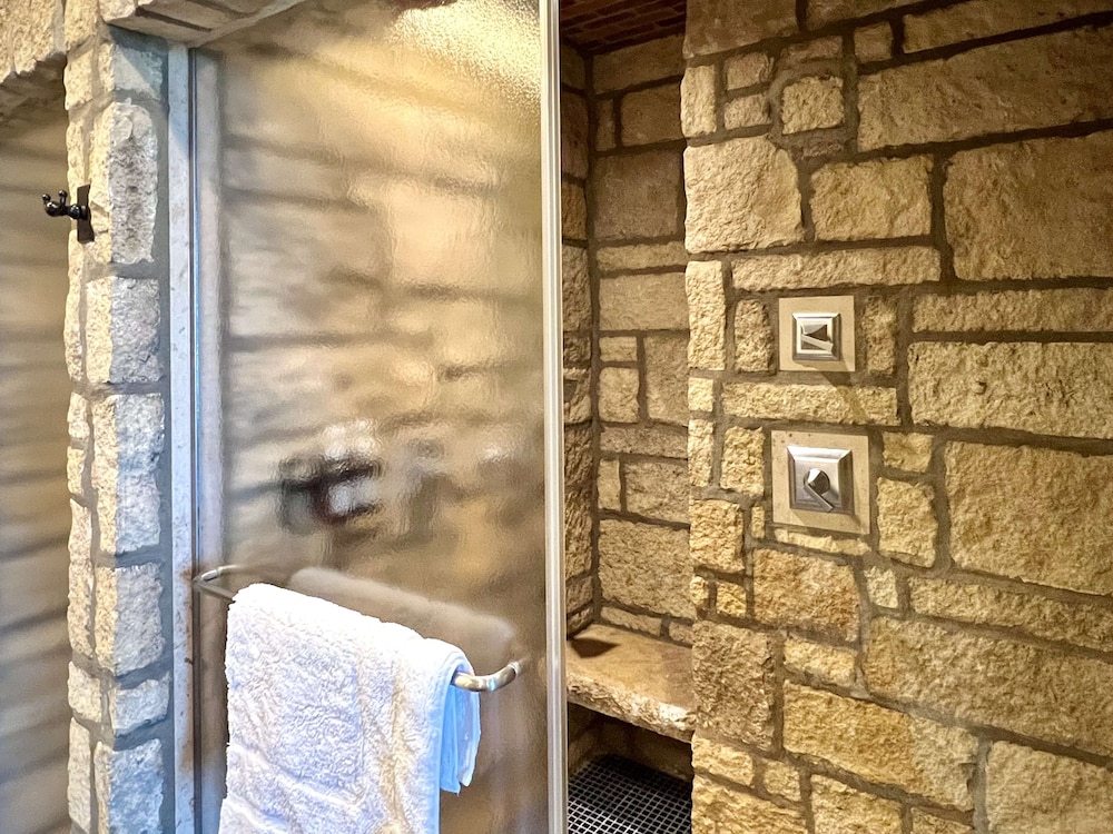 The Oread Lawrence Tapestry Collection by Hilton - photo 102