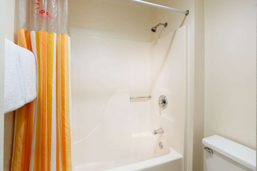 La Quinta Inn by Wyndham Chicago Willowbrook - photo 20