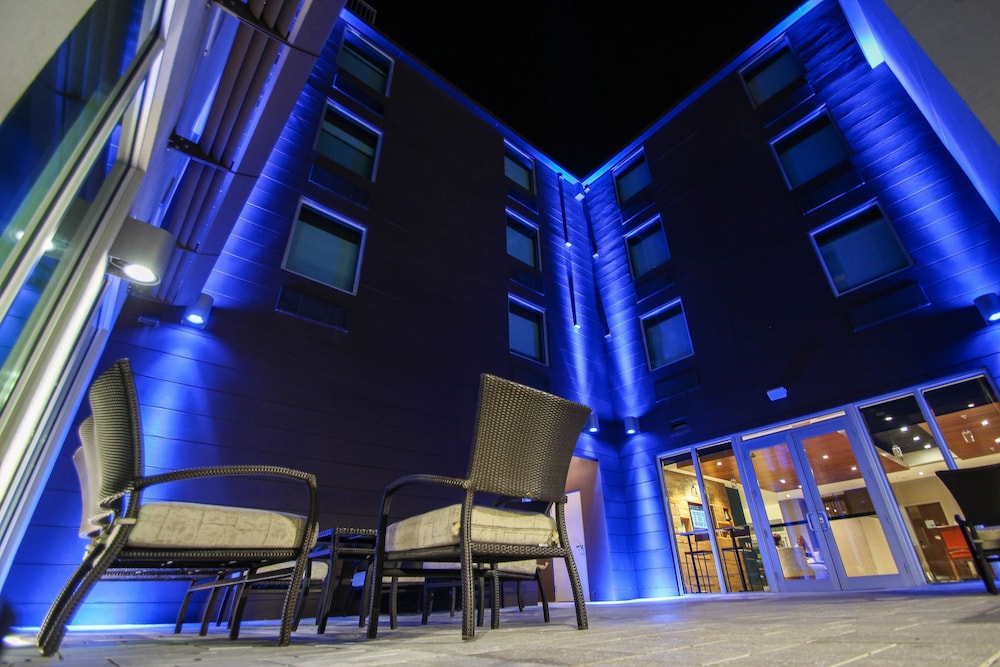 Holiday Inn Express & Suites Miami Airport East by IHG - photo 60