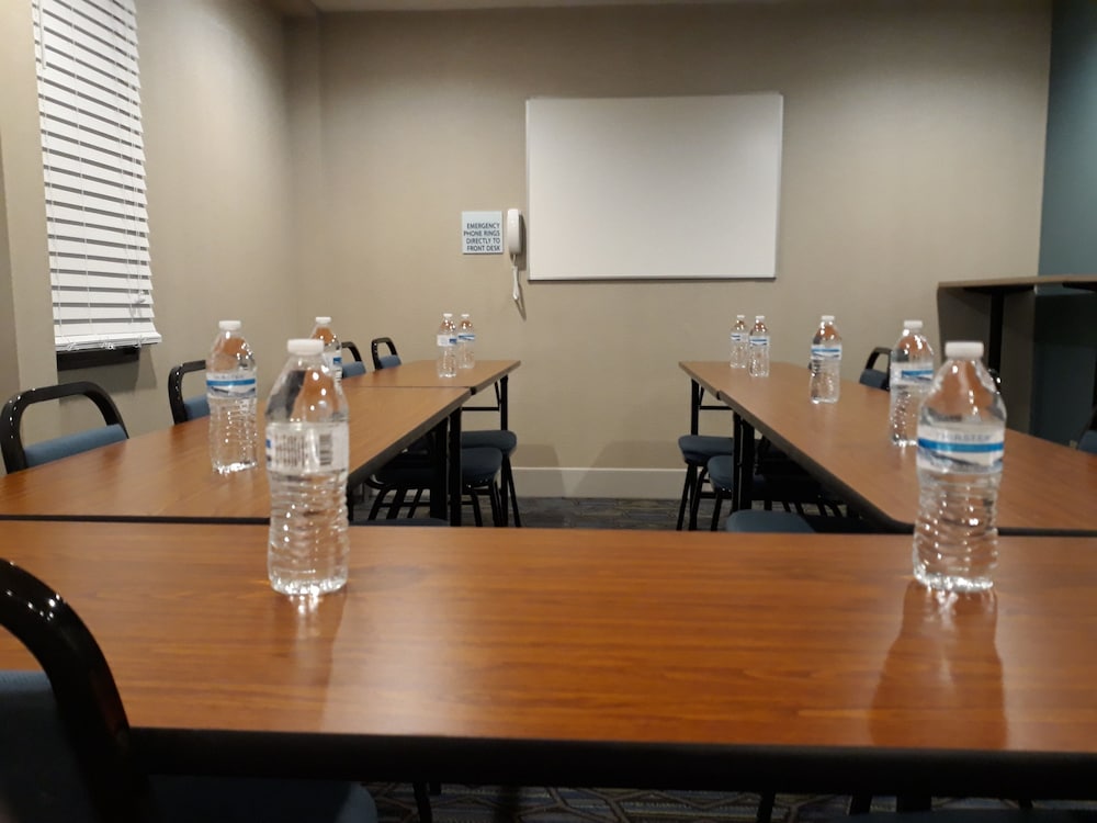 Holiday Inn Express Pittsburgh North by IHG - photo 53