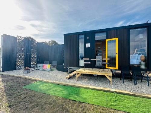 Dunalley Bay Beachfront Retreat by Tiny Away - carbon neutral hotel in Unknown City