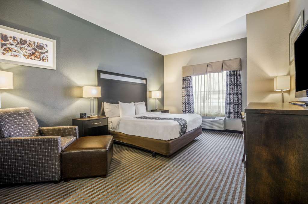 La Quinta Inn & Suites by Wyndham Glendive - photo 20