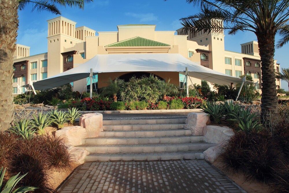 Desert Islands Resort & Spa by Anantara — 5-Star Luxury Hotel in Abu Dhabi, United Arab Emirates