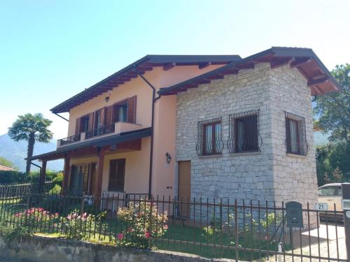 Casa Lory — 4-Star Luxury Hotel in Colico Piano, Italy