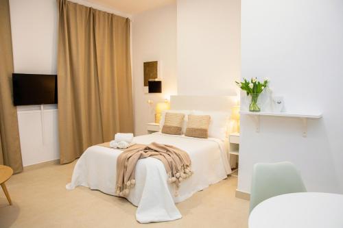 Apartamentos La Tahona — 4-Star Luxury Hotel in Cadiz, Spain