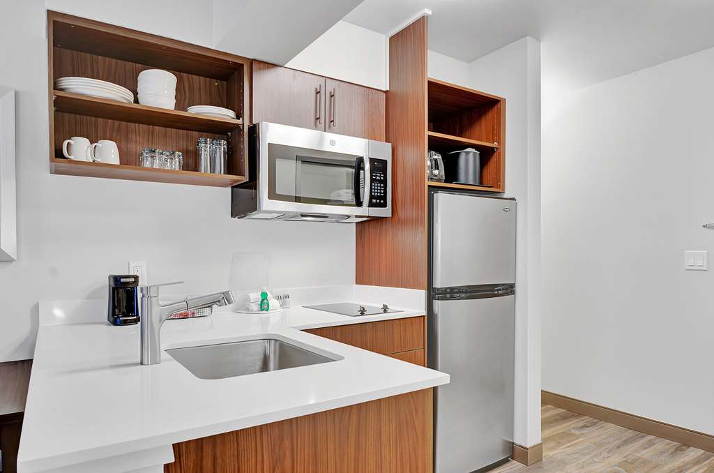 Executive Residency by Best Western Navigator Inn & Suites - photo 13