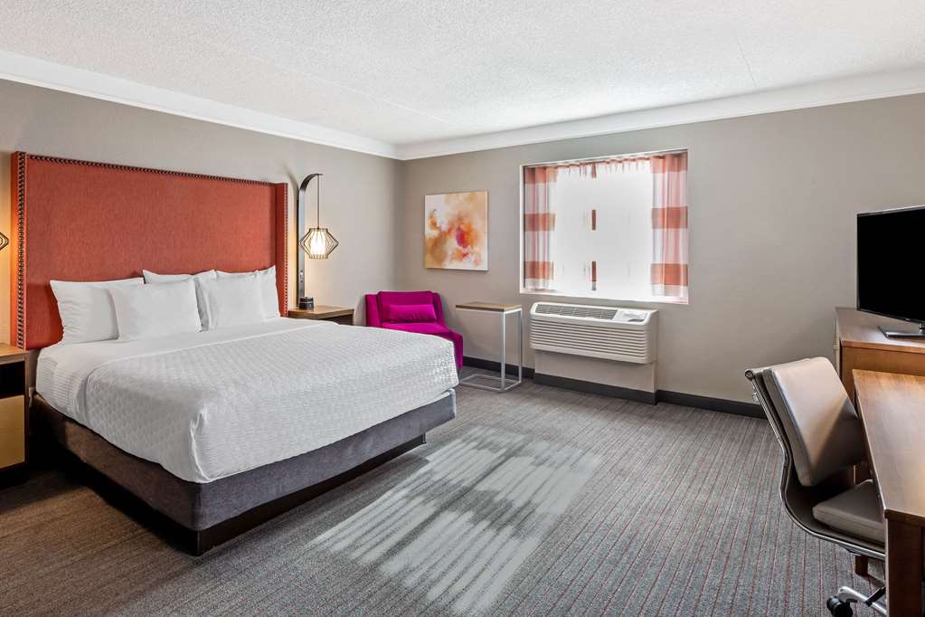 La Quinta Inn & Suites by Wyndham San Francisco Airport N - photo 10