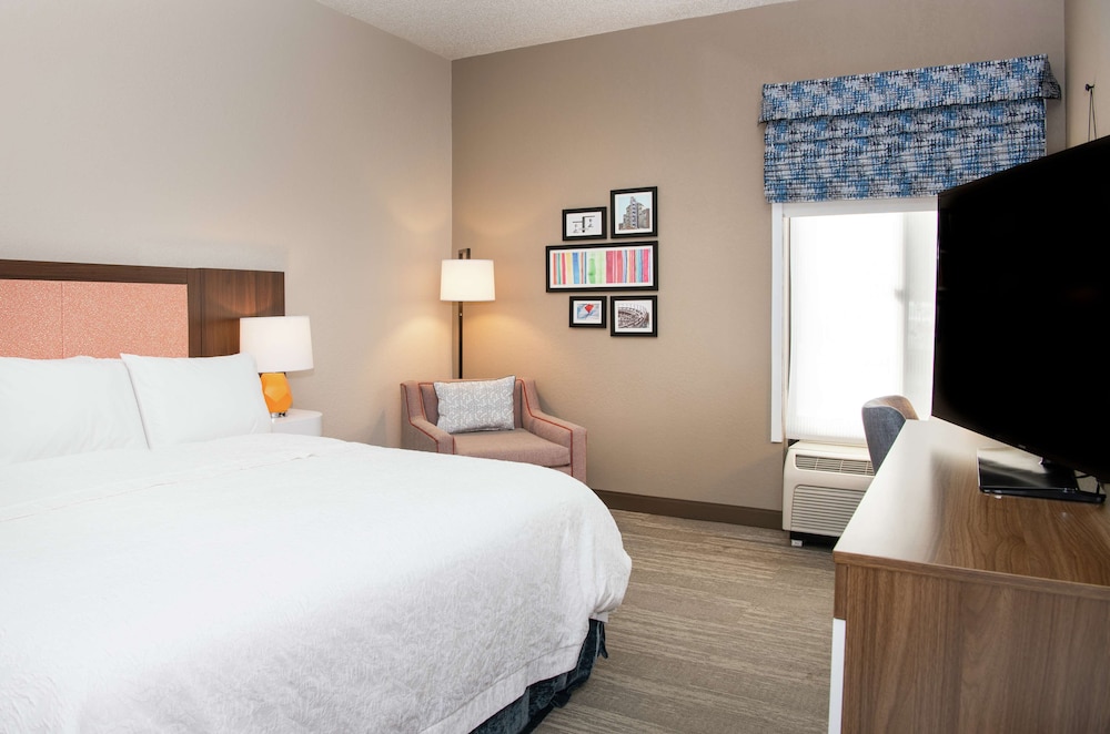 Hampton Inn Erie South - photo 16