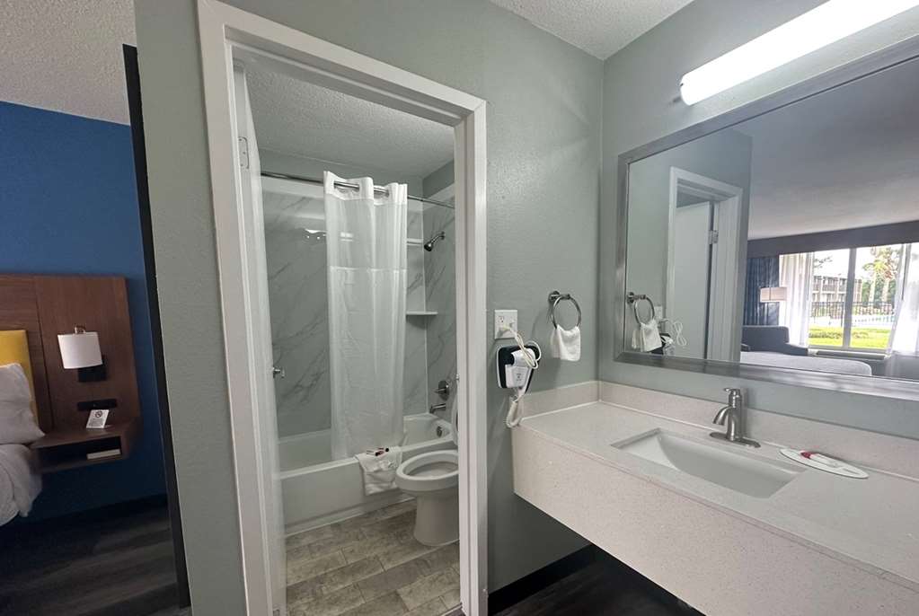Days Inn & Suites by Wyndham Jennings - photo 31