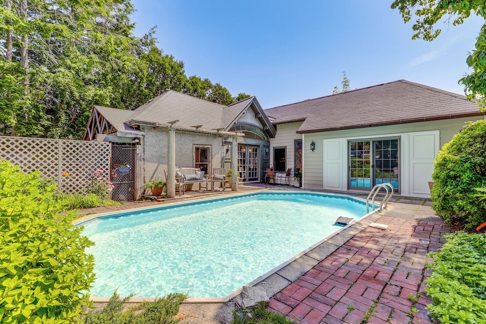 Shared Hot Tub Historic Cottage Walk To Elm Park 20776889 — Worcester