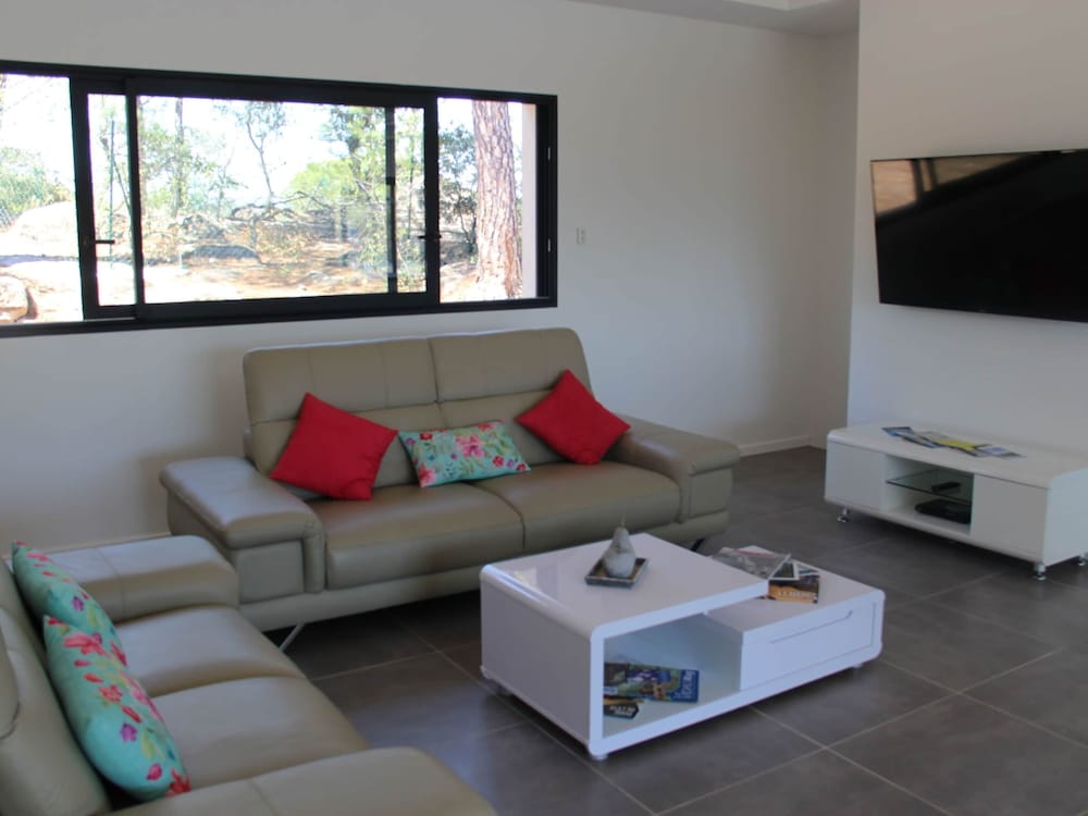 State of the Art Fixtures Villa in Vidauban With Pool — 4-Star Luxury Hotel in Vidauban, France