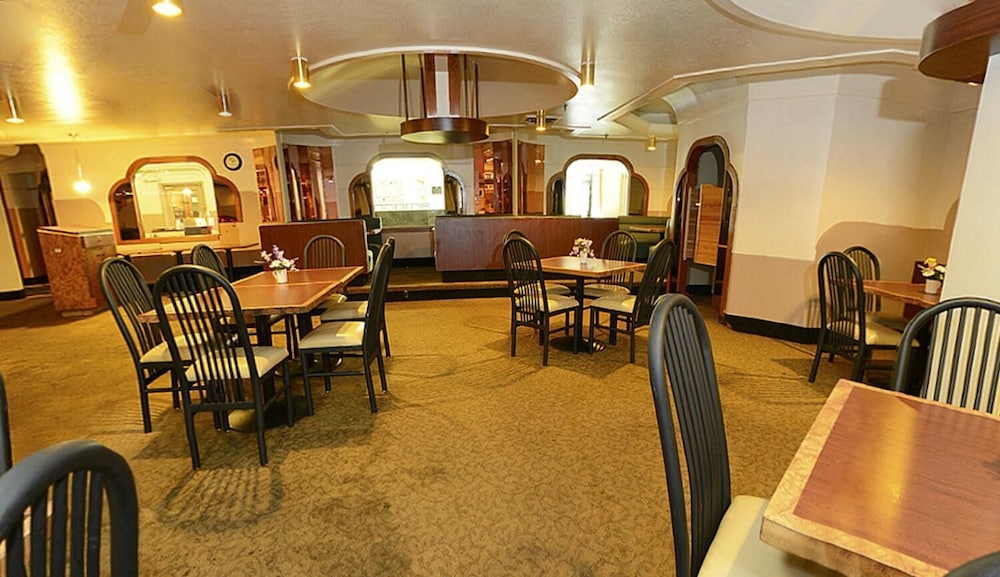 Howard Johnson by Wyndham Benton Harbor St. Joseph - photo 32