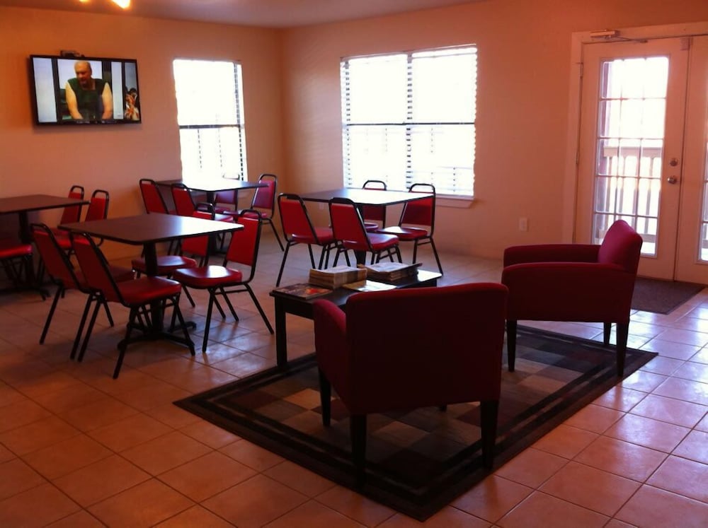 Kenedy Country Inn - photo 4