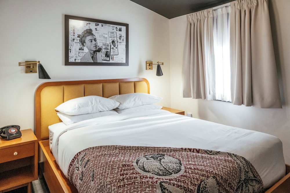 Dew Drop Inn - photo 11